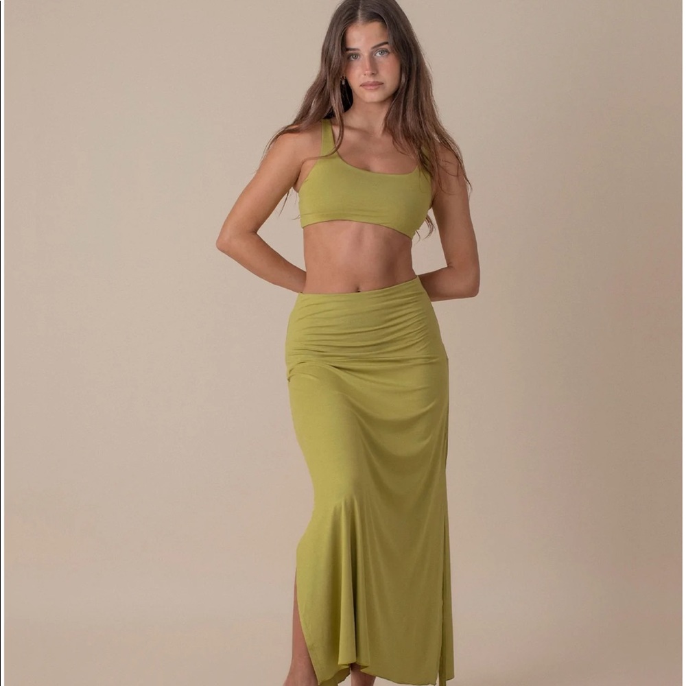 Indigo luna boxy crop in grass XS
